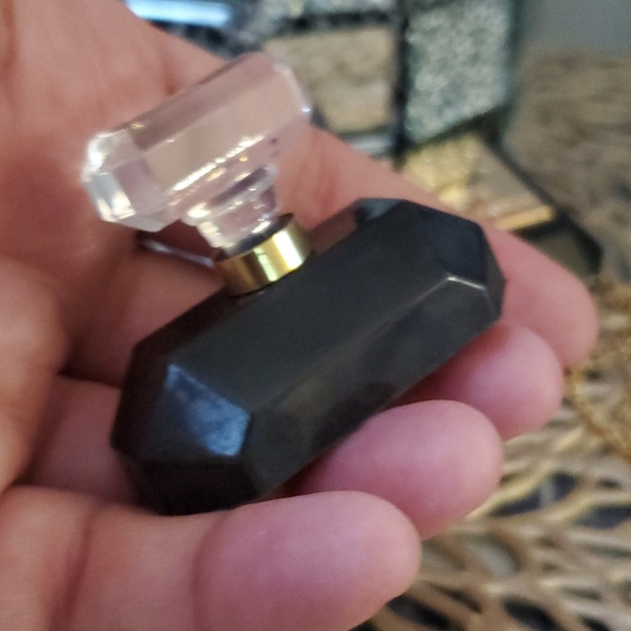 AIRPOD GEN 1 & 2 SILICONE GOLD PERFUME BOTTLE CASE - Picture 6 of 8